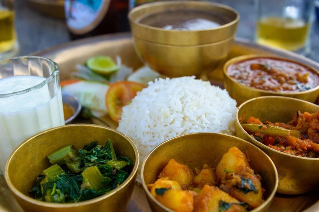 A plate of food with rice and vegetables.