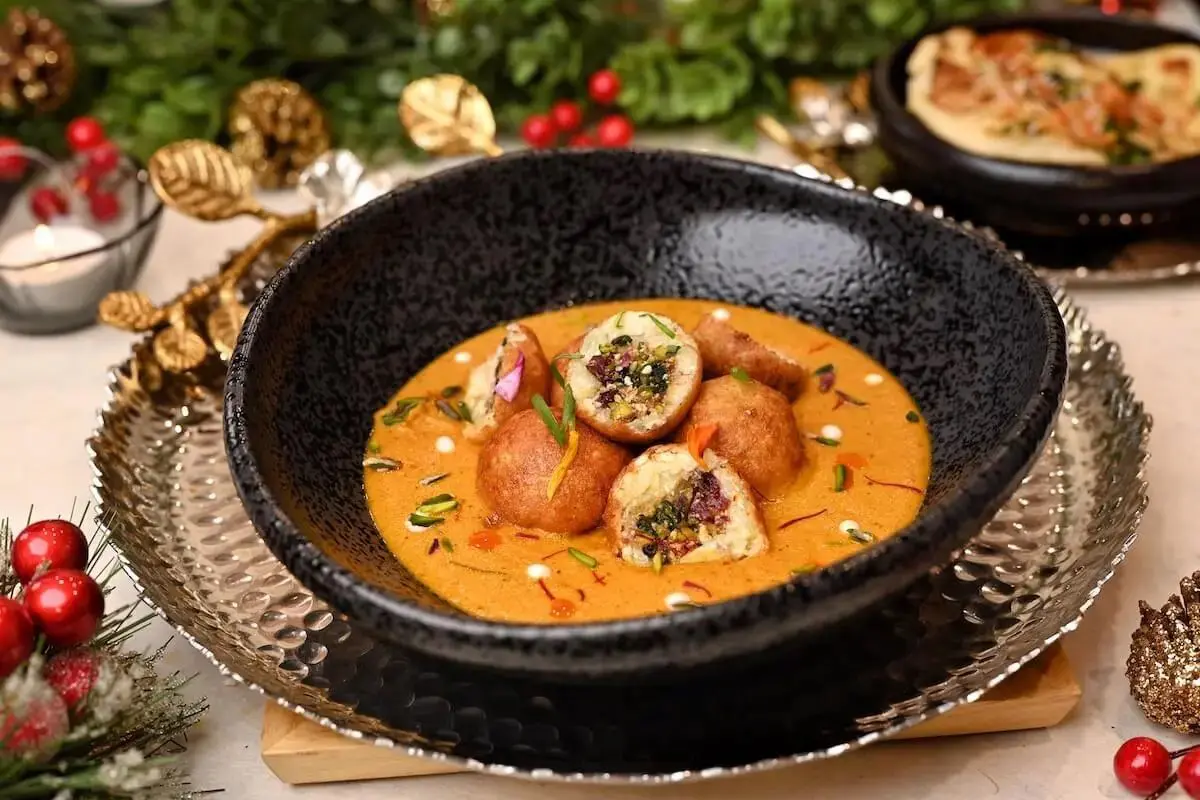 A bowl of food on top of a table.